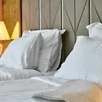 El De Seven Inn Luxury Hotel Near Igi Airport