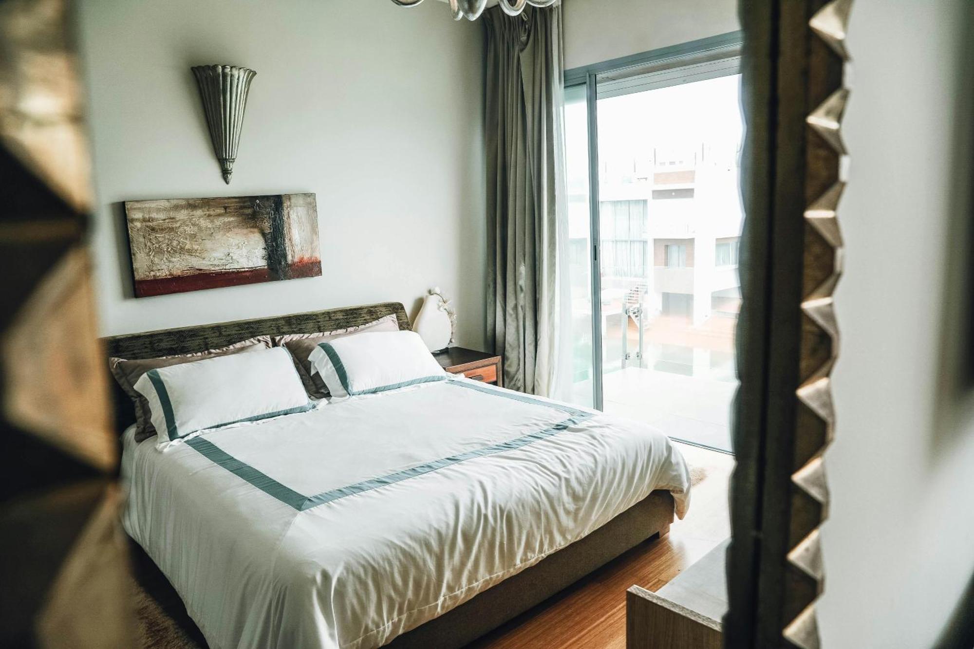 El De Seven Inn Luxury Hotel Near Igi Airport