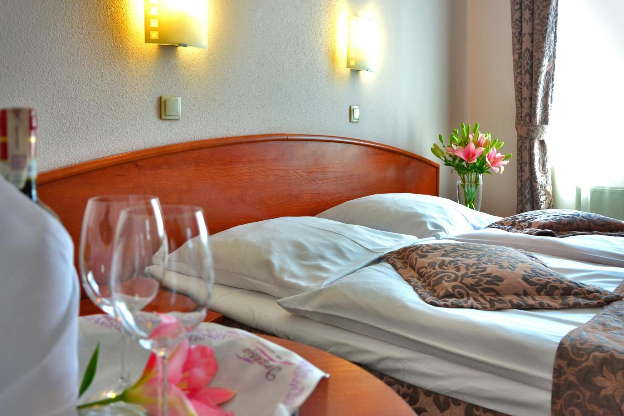El De Seven Inn Luxury Hotel Near Igi Airport Hotel